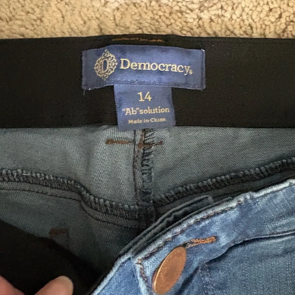 Democracy Women's Classic Blue Flare Jeans - Picture 5 of 8